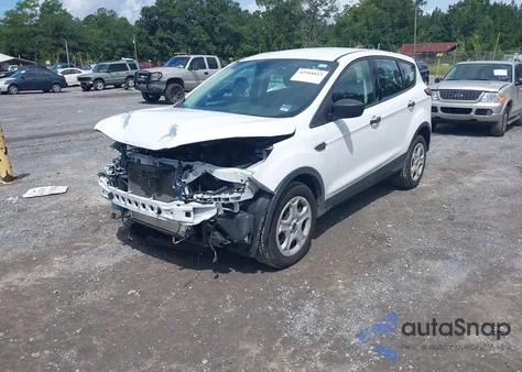 2018 Ford Escape S z USA, uszkodzony, nr VIN 1FMCU0F71JUC37821